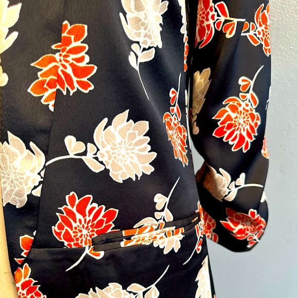 CALVIN KLEIN EXQUISITE FLORAL BLAZER. Size 0. - Picture 4 of 8